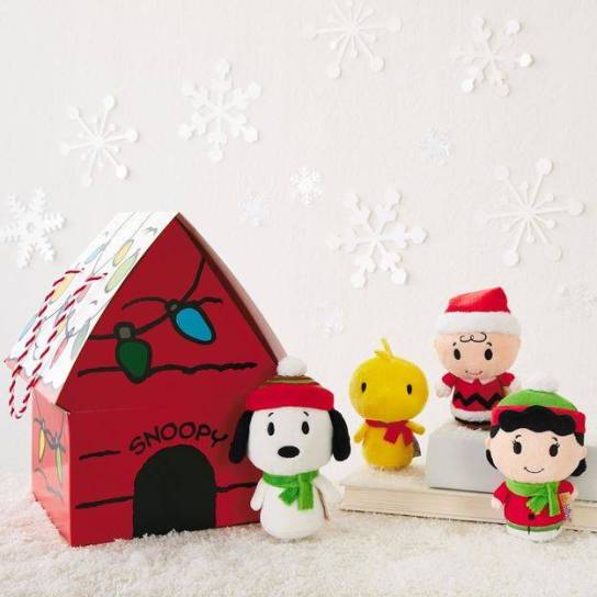 Holiday-Peanuts-itty-bittys-Set-root-HOLIDAYPEANUTSITTYBITTYSSETPS_HOLIDAYPEANUTSITTYBITTYSSETPS_1470_1.jpg_Source_Image.jpg